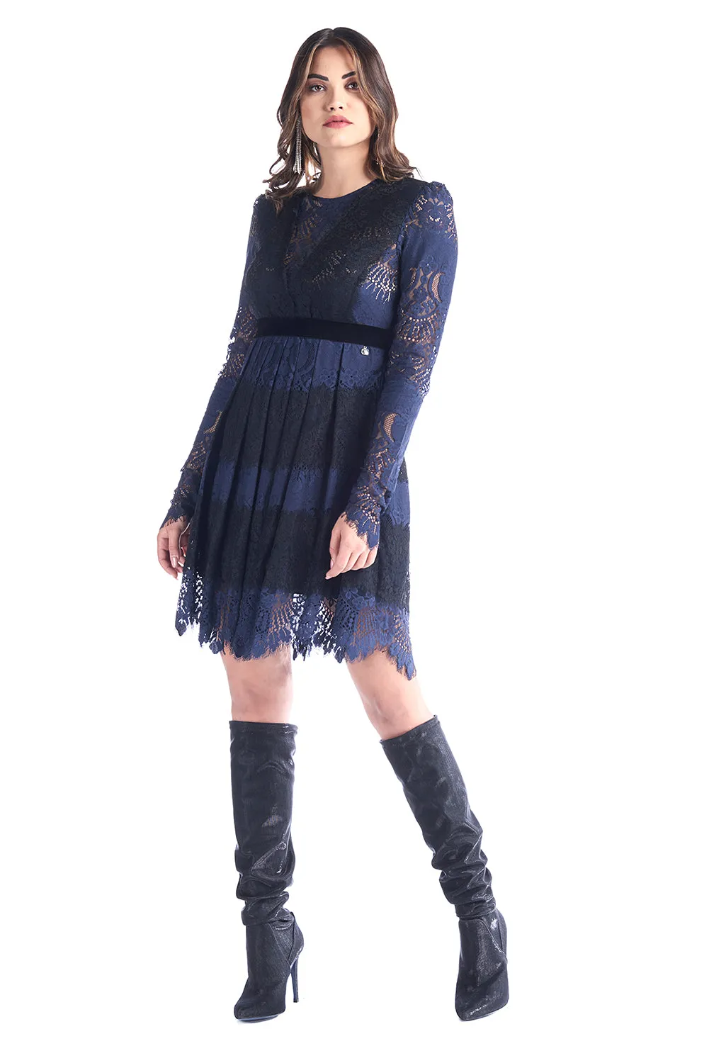 Abito corto in pizzo blue con balze apertura sulla schiena fascia in vita di velluto ERDASA