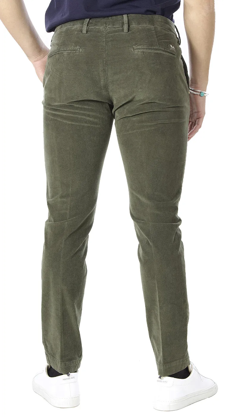 Entre Amis Pantalone modello corto verde effetto velluto.